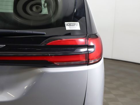 Used 2024 Chrysler Pacifica Limited image 21