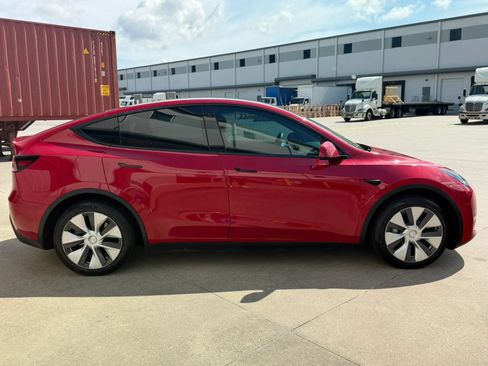 Used 2023 Tesla Model Y Long Range AWD/4WD image 6