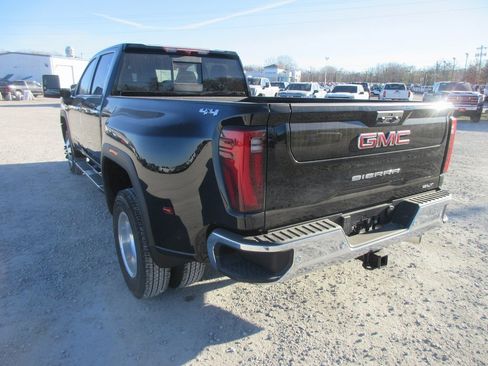 New 2026 GMC Sierra 3500 SLT w/ SLT Premium Package image 9