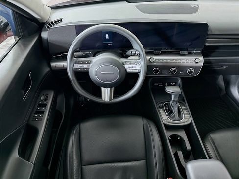 Certified 2025 Hyundai Kona SE image 4