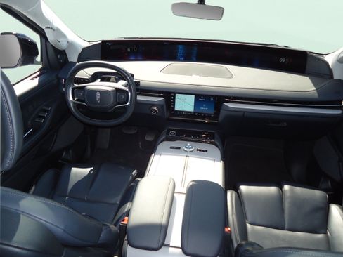 Used 2025 Lincoln Navigator L Reserve AWD/4WD image 17
