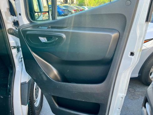 Used 2021 Mercedes-Benz Sprinter 2500 w/ Premium Package image 25