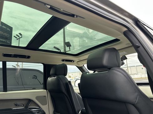 Used 2023 Land Rover Range Rover SE image 16