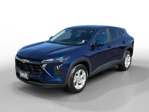 Used 2024 Chevrolet Trax LS w/ LS Convenience Package FWD image 1