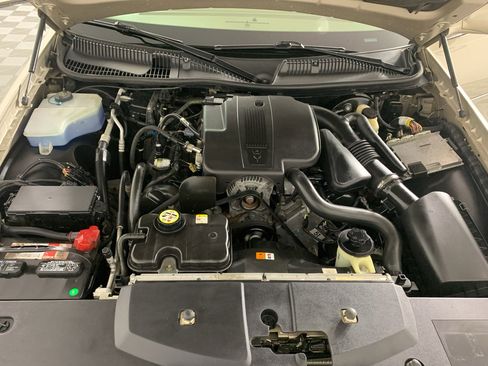 Used 2009 Lincoln Town Car Signature L image 11