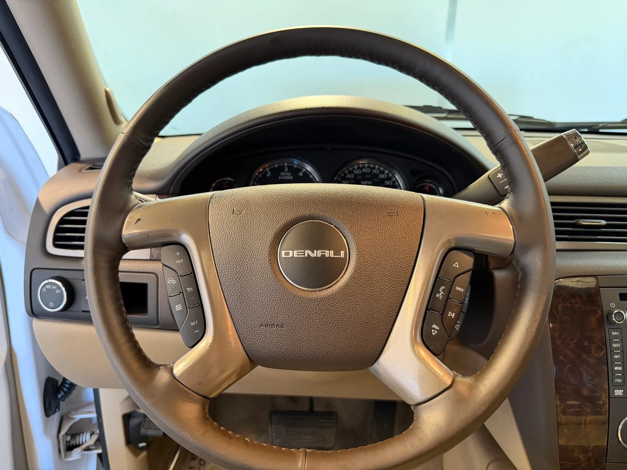 Used 2012 GMC Yukon Denali AWD/4WD image 12