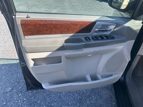 Used 2010 Chrysler Town & Country Touring FWD image 21