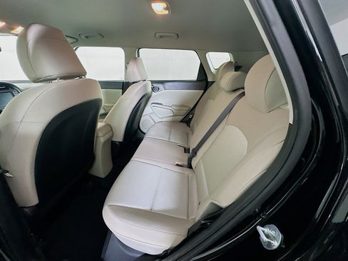 Used 2023 Kia Soul LX image 28