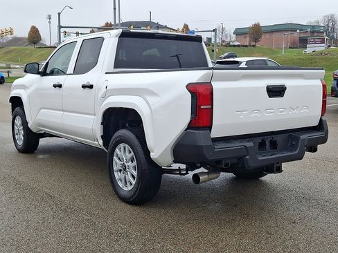 Used 2025 Toyota Tacoma SR image 4