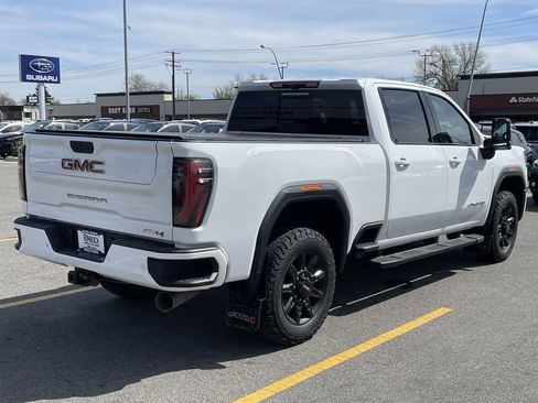 Used 2024 GMC Sierra 2500 AT4 w/ Technology Package AWD/4WD image 9
