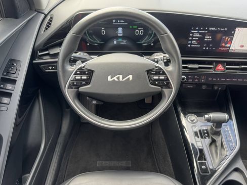 Used 2023 Kia Niro EX FWD image 15