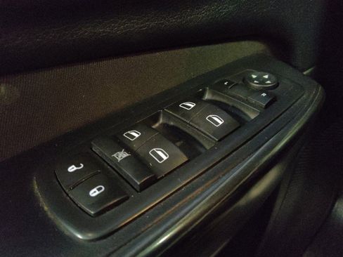 Used 2016 Jeep Cherokee Sport FWD image 27
