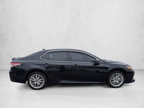 Used 2020 Toyota Camry XLE FWD image 4