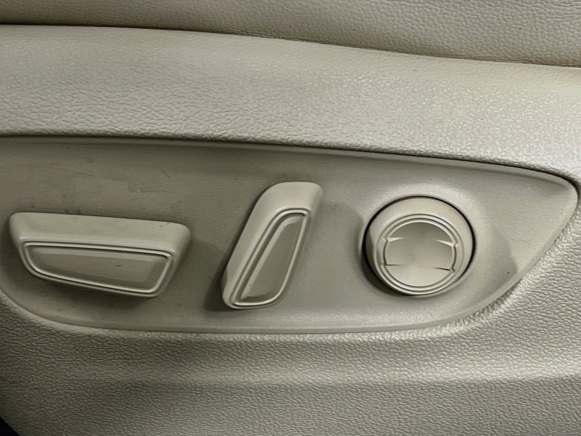 Used 2022 Toyota Highlander XLE FWD image 16