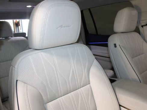 Used 2025 Buick Enclave Avenir w/ Super Cruise Package AWD/4WD image 40