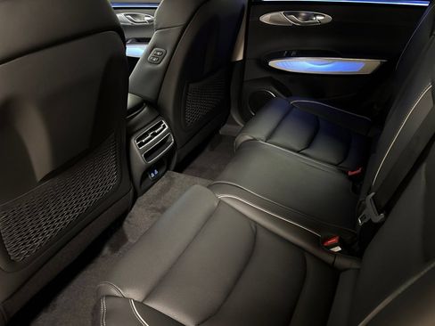 New 2026 Genesis GV70 2.5T Advanced AWD/4WD image 12
