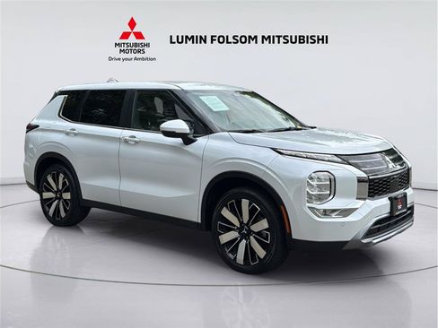 Used 2025 Mitsubishi Outlander SE FWD image 7