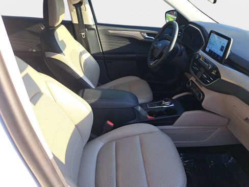 Used 2022 Ford Escape SEL w/ Technology Package FWD image 10