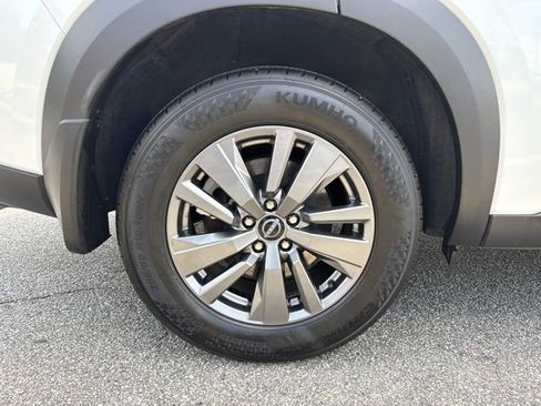 Used 2025 Nissan Pathfinder SV FWD image 8