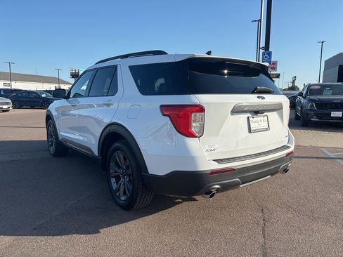 Used 2021 Ford Explorer XLT w/ Equipment Group 202A AWD/4WD image 7