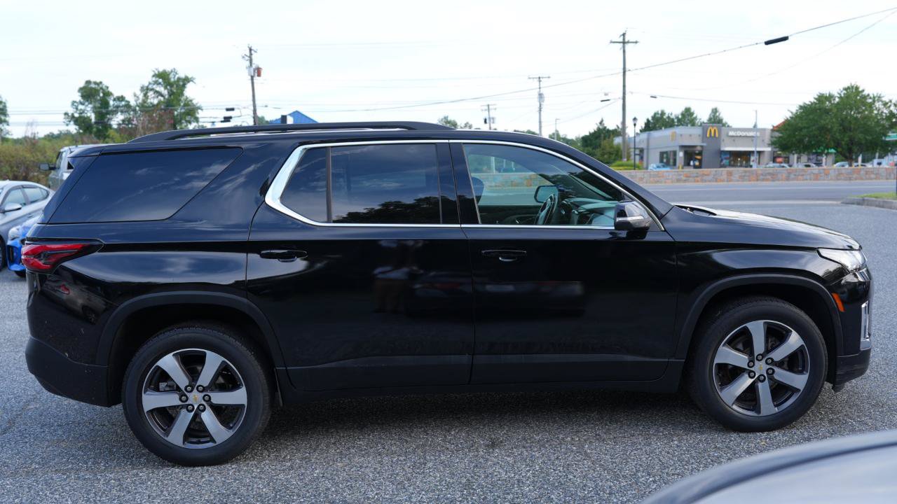 Used 2023 Chevrolet Traverse LT w/ LT Premium Package AWD/4WD image 4