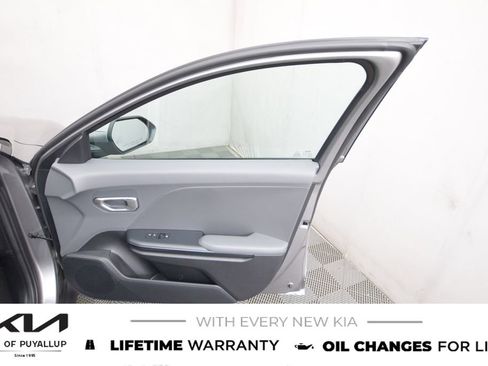 New 2025 Kia K4 LXS image 15