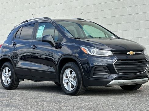 Certified 2022 Chevrolet Trax LT w/ Driver Confidence Package AWD/4WD image 2