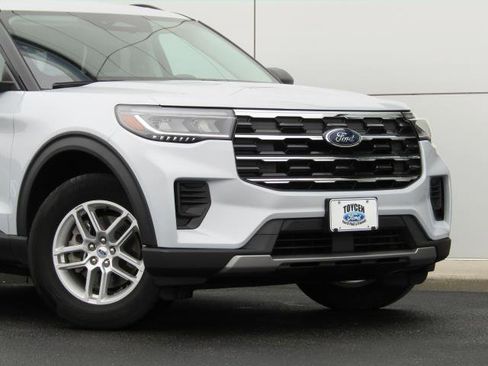 Used 2025 Ford Explorer Active image 6