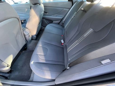 Used 2025 Hyundai Elantra SEL image 25