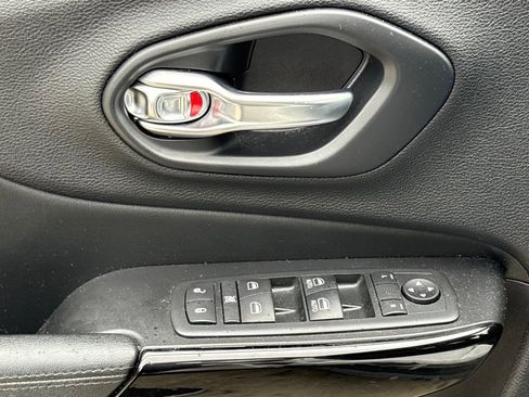 Used 2020 Jeep Cherokee Altitude image 16