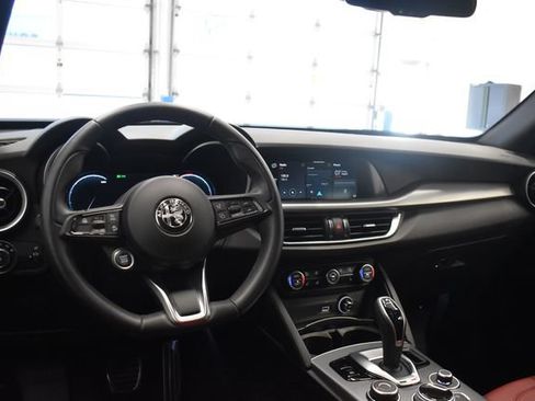 Used 2024 Alfa Romeo Stelvio Ti w/ Performance Driving Package AWD/4WD image 23