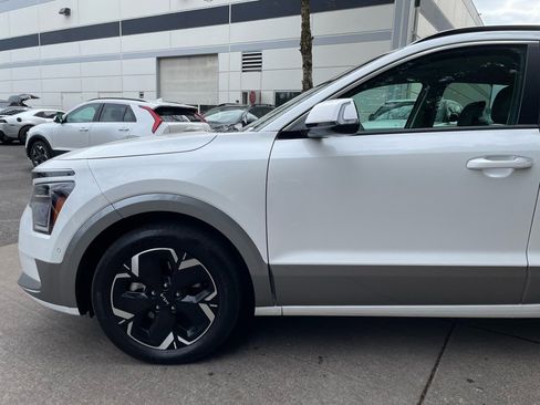 Used 2023 Kia Niro Wave w/ Wave Preserve Package image 7