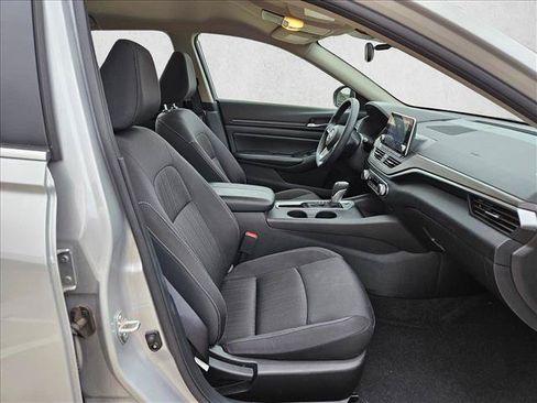 Used 2025 Nissan Altima 2.5 SV FWD image 16