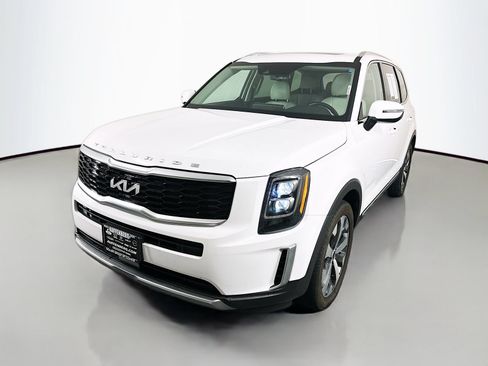 Used 2022 Kia Telluride EX w/ EX Premium Package FWD image 3