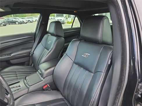 Used 2014 Chrysler 300 S w/ Luxury Group RWD image 21