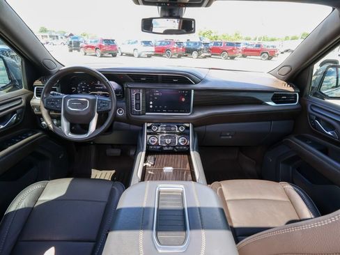Used 2022 GMC Yukon Denali AWD/4WD image 16