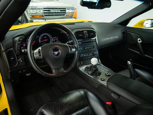 Used 2011 Chevrolet Corvette Z06 w/ Z07 Performance Package RWD image 31
