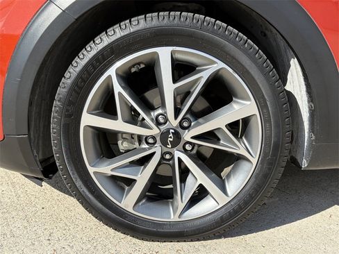 Used 2022 Kia Niro Touring Special Edition image 9