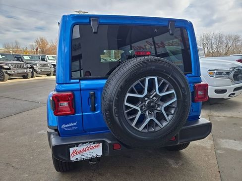 Used 2024 Jeep Wrangler Sahara w/ Technology Group AWD/4WD image 8