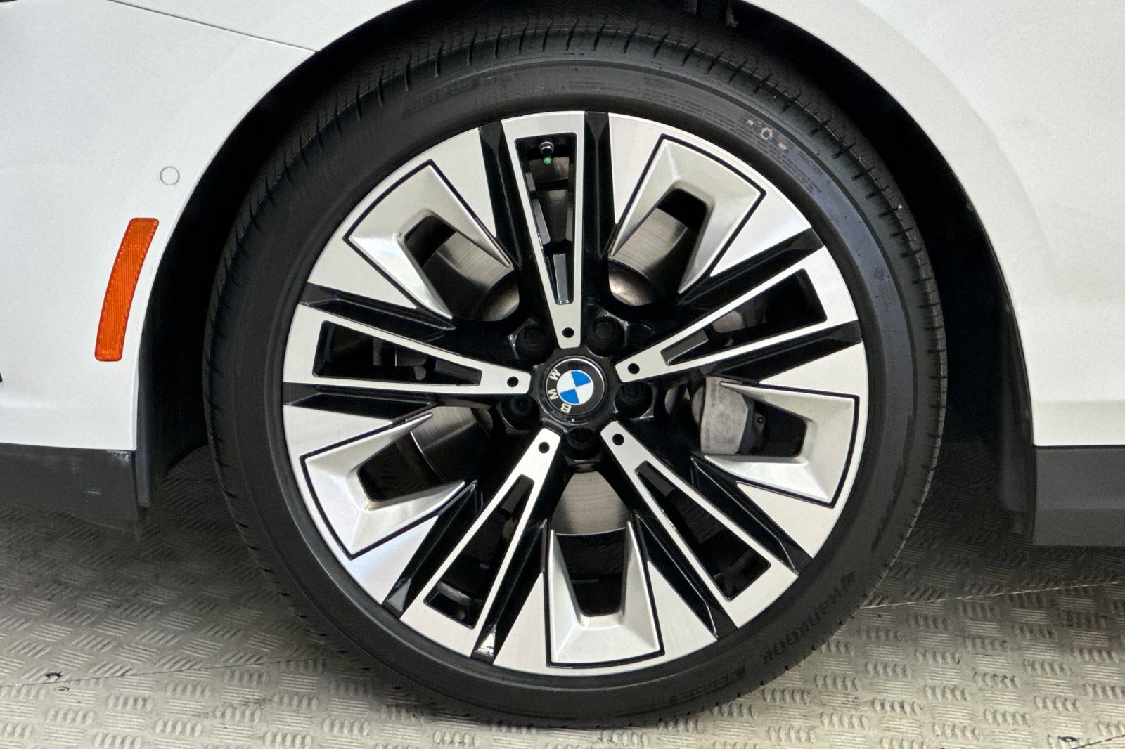 Certified 2024 BMW 530i w/ Convenience Package RWD image 12