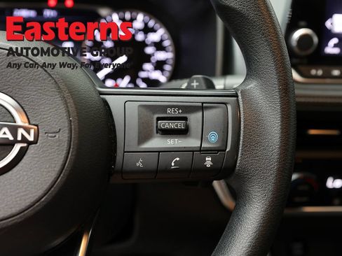 Used 2024 Nissan Rogue SV AWD/4WD image 15