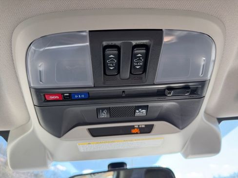 Used 2022 Subaru Crosstrek 2.5i Sport w/ Moonroof Package image 27