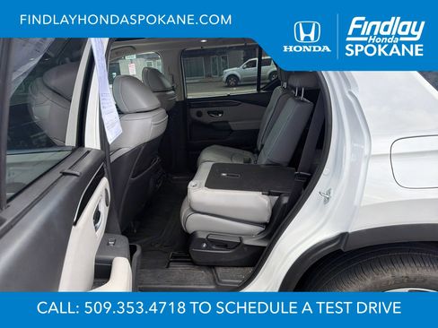 Used 2025 Honda Pilot Elite image 13