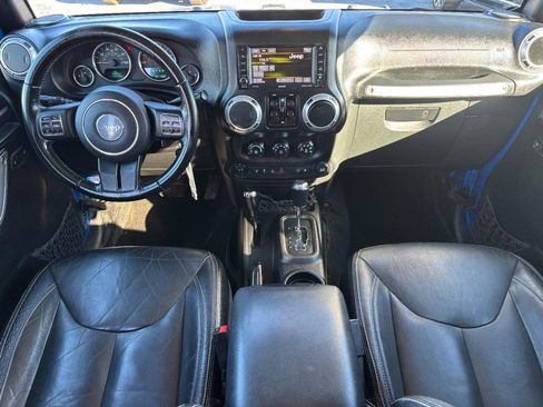 Used 2016 Jeep Wrangler Unlimited Sahara w/ Connectivity Group image 11