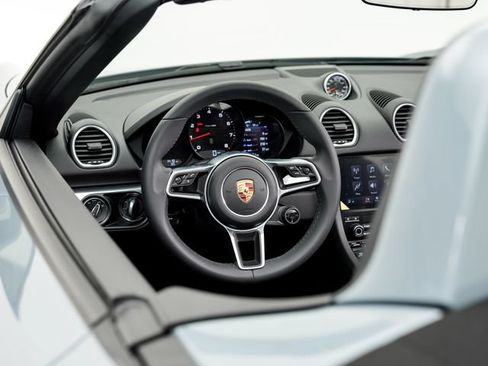 Certified 2024 Porsche 718 Boxster RWD image 9