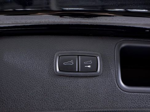 Certified 2023 Porsche Macan S image 34