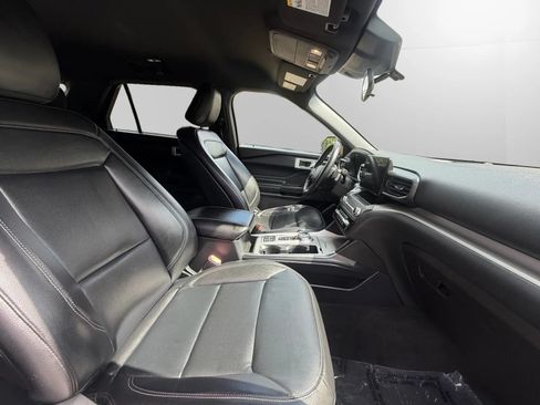 Used 2020 Ford Explorer XLT w/ Equipment Group 202A RWD image 18