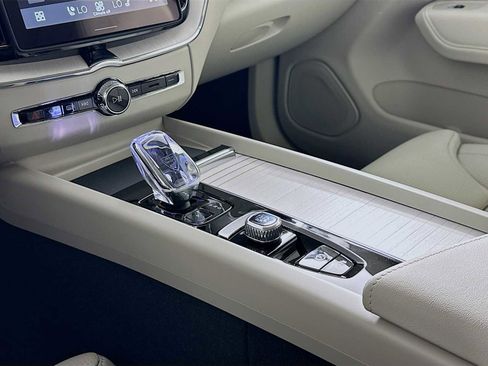 New 2026 Volvo XC60 B5 Ultra w/ Climate Package PRO image 16