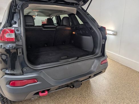 Used 2016 Jeep Cherokee Trailhawk w/ Trailer Tow Group image 14