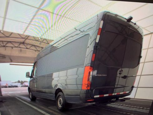 Used 2019 Mercedes-Benz Sprinter 170 image 2